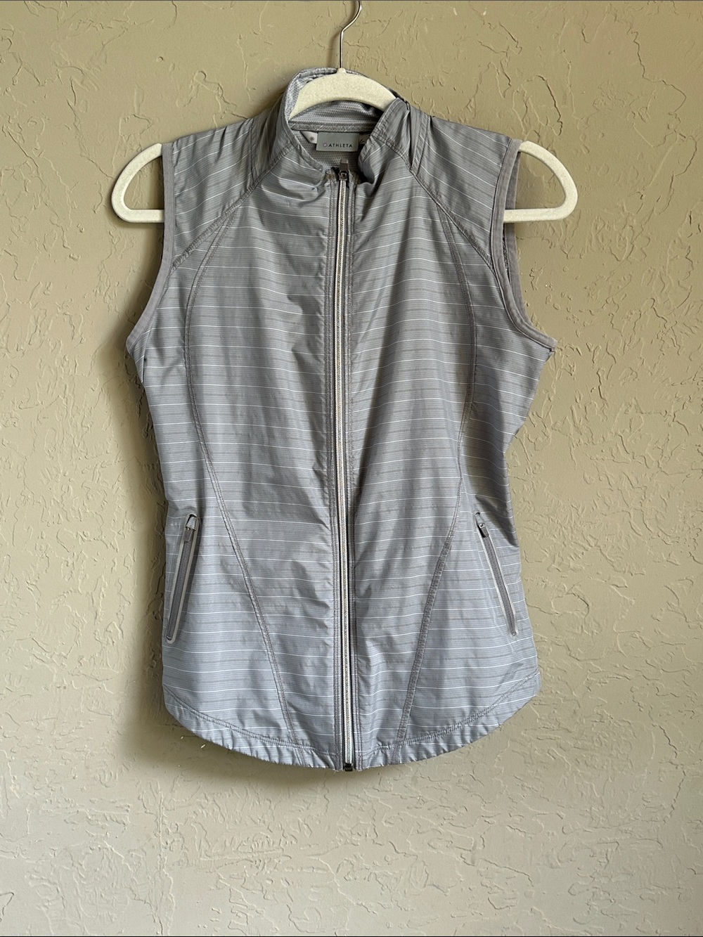 Athleta Light Gray Striped Sleeveless Zip Vest size  XS running